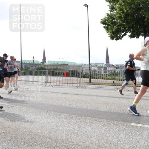 29.06.2025 - hella hamburg halbmarathon Lena Gebhardt http://msf.ph/oto/8254809 29.06.2025 10:45:49 Lombardsbrücke 1004, 1033, 1060, 1085, 1100, 1104, 1421, 1426, 1555, 1713, 1854, 1867, 1868, 1983, 2008, 2216, 2217, 2398, 2522, 2550, 2657, 2664, 2773, 2917, 2954, 2965, 2973, 3357, 3377, 4104, 4223, 4224, 4306, 4317, 4388, 4572, 5044, 5339, 5635, 5703, 5769, 5770, 5892, 5949, 6133, 6150, 6333, 6392, 6623, 6911, 6922, 7268, 7283, 7356, 7530, 7541, 7605, 7859, 7894, 8745, 9120, 9121, 9426, 9620, 10030, 10182, 10225, 10327, 10329, 10367, 10511, 11358 meine-sportfotos.de