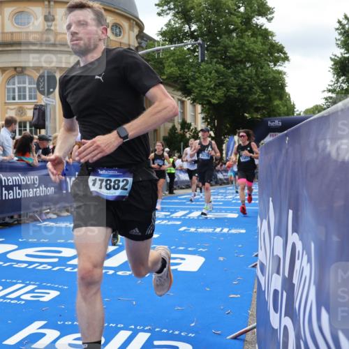 29.06.2025 - hella hamburg halbmarathon Strokosch-Dieckow http://msf.ph/oto/8254818 29.06.2025 10:41:32 Ziel 2579, 2797, 3204, 4893, 5987, 7774, 7796, 8358, 9640, 9885, 10894, 12588, 13457, 13714, 14275, 14555, 16084, 17159, 17882, 18412, 18442, 18491 meine-sportfotos.de