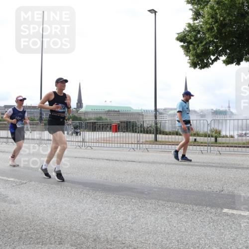 29.06.2025 - hella hamburg halbmarathon Lena Gebhardt http://msf.ph/oto/8254825 29.06.2025 10:34:18 Lombardsbrücke 1417, 1672, 1705, 1787, 2023, 2265, 2412, 2464, 2482, 2496, 2510, 2511, 2526, 2801, 2933, 3145, 3264, 3340, 3345, 3829, 3848, 4479, 4540, 4807, 4824, 4826, 5561, 5584, 5609, 5691, 6034, 6105, 6171, 6329, 6364, 6571, 6574, 7027, 7324, 7329, 7565, 7644, 8202, 8277, 8349, 8375, 8377, 8383, 8401, 8705, 8965, 9094, 9379, 9875, 9995, 10007, 10071, 10360, 10564, 11872, 13957, 16238, 16390, 16682, 16919, 17230, 18158, 18941 meine-sportfotos.de