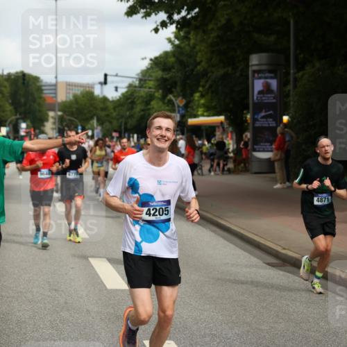 29.06.2025 - hella hamburg halbmarathon Yannick Fuchs http://msf.ph/oto/8254830 29.06.2025 10:35:46 20KM 1136, 1631, 2579, 2797, 3618, 4205, 4303, 4380, 4634, 4871, 4893, 5387, 5709, 6550, 6683, 6771, 6901, 7378, 7432, 7774, 7796, 8122, 8358, 9358, 9547, 9640, 9659, 9711, 9755, 9885, 10375, 10783, 11062, 11765, 11922, 12292, 12385, 12895, 13268, 13457, 14555, 14661, 15247, 15351, 16816, 17032, 17100, 17720, 17834, 18045, 18049, 18412, 18442, 18573, 18802 meine-sportfotos.de