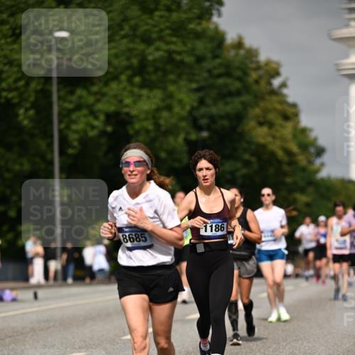 29.06.2025 - hella hamburg halbmarathon Dr. Thomas Lammeyer http://msf.ph/oto/8254843 29.06.2025 10:14:31 Kennedybrücke 1052, 1186, 1456, 5182, 5653, 5806, 7058, 8685, 9150, 9829 meine-sportfotos.de