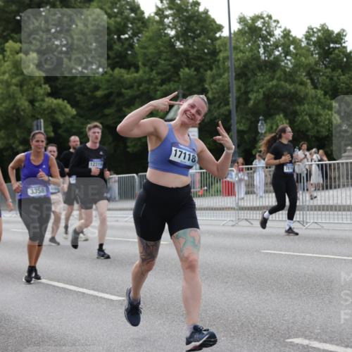 29.06.2025 - hella hamburg halbmarathon Jannik Wohlers http://msf.ph/oto/8254854 29.06.2025 10:31:31 Lombardsbrücke 1235, 1311, 1373, 1879, 2384, 2672, 2831, 2832, 3221, 3239, 3358, 3751, 3752, 4877, 5156, 5601, 6160, 6718, 6727, 7295, 7334, 7344, 7695, 7789, 7816, 7898, 8304, 8538, 8620, 9078, 9104, 9478, 10148, 10653, 11178, 12319, 12663, 12755, 13026, 14536, 14793, 15102, 16200, 16310, 17118, 17342, 18283, 18369, 18428, 18433, 18629, 18838, 18931 meine-sportfotos.de