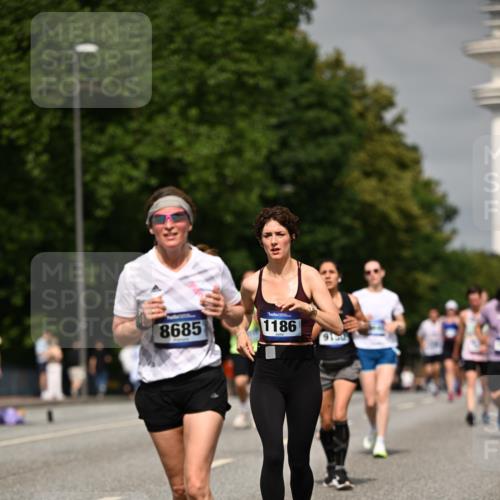 29.06.2025 - hella hamburg halbmarathon Dr. Thomas Lammeyer http://msf.ph/oto/8254898 29.06.2025 10:14:32 Kennedybrücke 1052, 1186, 1456, 5182, 5653, 5806, 7058, 8685, 9150, 9829 meine-sportfotos.de