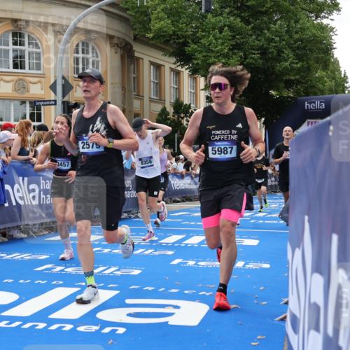 29.06.2025 - hella hamburg halbmarathon Strokosch-Dieckow http://msf.ph/oto/8254907 29.06.2025 10:41:33 Ziel 2579, 2797, 3204, 4893, 5987, 7796, 8358, 9640, 9885, 10894, 12588, 13457, 13714, 14275, 16084, 17159, 17882, 18442, 18491 meine-sportfotos.de