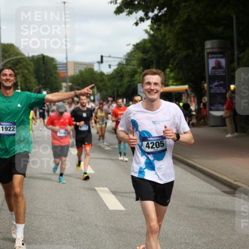 29.06.2025 - hella hamburg halbmarathon Yannick Fuchs http://msf.ph/oto/8254919 29.06.2025 10:35:46 20KM 1136, 1631, 2579, 2797, 3618, 4205, 4303, 4380, 4634, 4871, 4893, 5387, 5709, 6550, 6683, 6771, 6901, 7378, 7432, 7774, 7796, 8122, 8358, 9358, 9547, 9640, 9659, 9711, 9755, 9885, 10375, 10783, 11062, 11765, 11922, 12292, 12385, 12895, 13268, 13457, 14555, 14661, 15247, 15351, 16816, 17032, 17100, 17720, 17834, 18045, 18049, 18412, 18442, 18573, 18802 meine-sportfotos.de