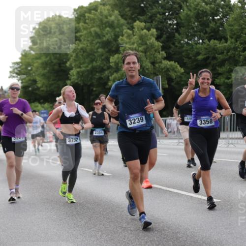 29.06.2025 - hella hamburg halbmarathon Jannik Wohlers http://msf.ph/oto/8254929 29.06.2025 10:31:32 Lombardsbrücke 1311, 1373, 2384, 2672, 2831, 2832, 3221, 3239, 3358, 3751, 3752, 4877, 5156, 5601, 6160, 6718, 6727, 7295, 7334, 7344, 7695, 7789, 7816, 7898, 8304, 8538, 8620, 9078, 9478, 10148, 10653, 12319, 12663, 12755, 13026, 14536, 14793, 15102, 16200, 16310, 17118, 17342, 17958, 18283, 18369, 18428, 18433, 18629, 18838, 18931 meine-sportfotos.de