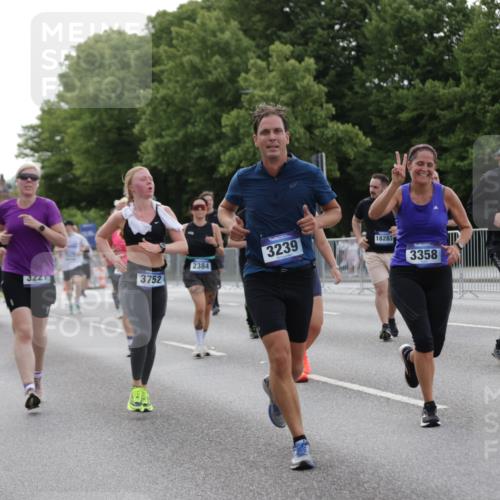 29.06.2025 - hella hamburg halbmarathon Jannik Wohlers http://msf.ph/oto/8254955 29.06.2025 10:31:32 Lombardsbrücke 1311, 1373, 2384, 2672, 2831, 2832, 3221, 3239, 3358, 3751, 3752, 4877, 5156, 5601, 6160, 6718, 6727, 7295, 7334, 7344, 7695, 7789, 7816, 7898, 8304, 8538, 8620, 9078, 9478, 10148, 10653, 12319, 12663, 12755, 13026, 14536, 14793, 15102, 16200, 16310, 17118, 17342, 17958, 18283, 18369, 18428, 18433, 18629, 18838, 18931 meine-sportfotos.de