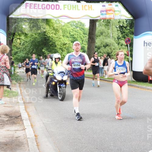 29.06.2025 - hella hamburg halbmarathon MichiJ http://msf.ph/oto/8254988 29.06.2025 10:52:31 Zwischen KM18-KM19 1034, 3112, 5464, 6590, 7826, 8219, 8405, 9994, 11027, 14022, 16355, 16847, 16911, 17707 meine-sportfotos.de