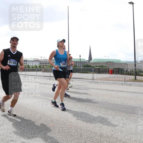 29.06.2025 - hella hamburg halbmarathon Lena Gebhardt http://msf.ph/oto/8254998 29.06.2025 10:45:49 Lombardsbrücke 1004, 1033, 1060, 1085, 1100, 1104, 1421, 1426, 1555, 1713, 1854, 1867, 1868, 1983, 2008, 2216, 2217, 2398, 2522, 2550, 2657, 2664, 2773, 2917, 2954, 2965, 2973, 3357, 3377, 4104, 4223, 4224, 4306, 4317, 4388, 4572, 5044, 5339, 5635, 5703, 5769, 5770, 5892, 5949, 6133, 6150, 6333, 6392, 6623, 6911, 6922, 7268, 7283, 7356, 7530, 7541, 7605, 7859, 7894, 8745, 9120, 9121, 9426, 9620, 10030, 10182, 10225, 10327, 10329, 10367, 10511, 11358 meine-sportfotos.de