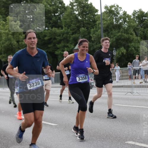 29.06.2025 - hella hamburg halbmarathon Jannik Wohlers http://msf.ph/oto/8255016 29.06.2025 10:31:32 Lombardsbrücke 1311, 1373, 2384, 2672, 2831, 2832, 3221, 3239, 3358, 3751, 3752, 4877, 5156, 5601, 6160, 6718, 6727, 7295, 7334, 7344, 7695, 7789, 7816, 7898, 8304, 8538, 8620, 9078, 9478, 10148, 10653, 12319, 12663, 12755, 13026, 14536, 14793, 15102, 16200, 16310, 17118, 17342, 17958, 18283, 18369, 18428, 18433, 18629, 18838, 18931 meine-sportfotos.de