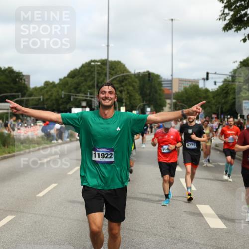 29.06.2025 - hella hamburg halbmarathon Yannick Fuchs http://msf.ph/oto/8255030 29.06.2025 10:35:46 20KM 1136, 1631, 2579, 2797, 3618, 4205, 4303, 4380, 4634, 4871, 4893, 5387, 5709, 6550, 6683, 6771, 6901, 7378, 7432, 7774, 7796, 8122, 8358, 9358, 9547, 9640, 9659, 9711, 9755, 9885, 10375, 10783, 11062, 11765, 11922, 12292, 12385, 12895, 13268, 13457, 14555, 14661, 15247, 15351, 16816, 17032, 17100, 17720, 17834, 18045, 18049, 18412, 18442, 18573, 18802 meine-sportfotos.de