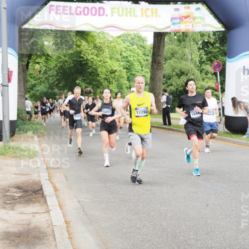 29.06.2025 - hella hamburg halbmarathon MichiJ http://msf.ph/oto/8255072 29.06.2025 10:29:20 Zwischen KM18-KM19 1912, 2797, 4303, 5050, 6429, 6495, 6771, 7774, 9640, 9979, 10783, 12292, 13457, 15493, 15542, 16201, 16347, 16580, 17971, 18192, 18573, 18802 meine-sportfotos.de