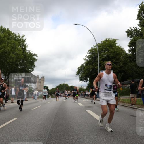 29.06.2025 - hella hamburg halbmarathon Yannick Fuchs http://msf.ph/oto/8255084 29.06.2025 10:48:10 20KM 1422, 1442, 1549, 1815, 1870, 2432, 3103, 3310, 3898, 4299, 5259, 6260, 6356, 6374, 6994, 7129, 7395, 7478, 7973, 8223, 8285, 8394, 8798, 9032, 9380, 9791, 9922, 10040, 10266, 11009, 11430, 11789, 12213, 12321, 12362, 12607, 13147, 13794, 13803, 13869, 14026, 14239, 14702, 14818, 15113, 15146, 15156, 15169, 16092, 16574, 16623, 16750, 16780, 17740, 17765, 18308, 18450, 18514, 18759, 19067, 19177 meine-sportfotos.de