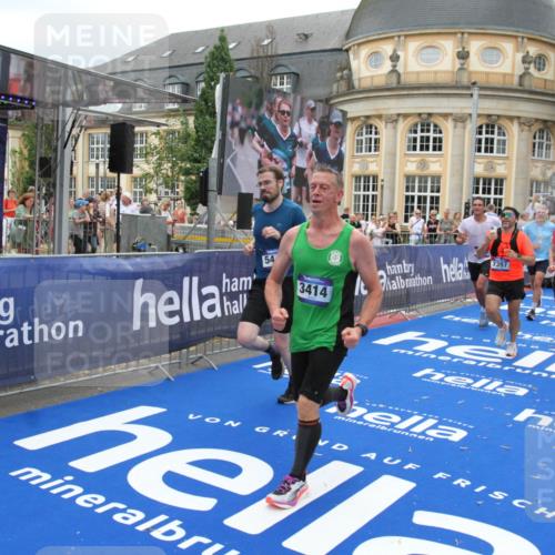 29.06.2025 - hella hamburg halbmarathon Michael Strokosch http://msf.ph/oto/8255134 29.06.2025 10:50:37 Ziel 1399, 1750, 3414, 4346, 5447, 6282, 6662, 7397, 7786, 8153, 8576, 9057, 11214, 13808, 13812, 13875, 14626, 15519, 15803, 16806, 17179, 17247, 17319, 18006 meine-sportfotos.de