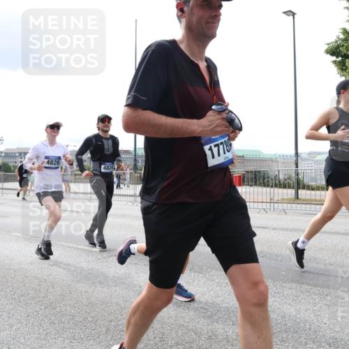 29.06.2025 - hella hamburg halbmarathon Lena Gebhardt http://msf.ph/oto/8255222 29.06.2025 10:34:19 Lombardsbrücke 1417, 1672, 1705, 1787, 2023, 2265, 2412, 2464, 2482, 2496, 2510, 2511, 2526, 2801, 2933, 3145, 3264, 3340, 3345, 3829, 3848, 4479, 4540, 4807, 4824, 4826, 5561, 5584, 5609, 5691, 6034, 6105, 6171, 6329, 6364, 6571, 6574, 7027, 7324, 7329, 7565, 7644, 7733, 8202, 8277, 8349, 8375, 8377, 8383, 8401, 8705, 8965, 9094, 9379, 9875, 10007, 10071, 10360, 10564, 10674, 11872, 13957, 16238, 16390, 16682, 16919, 17230, 18158, 18941 meine-sportfotos.de