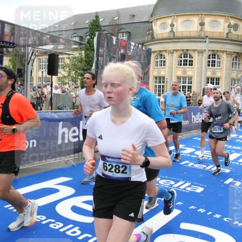 29.06.2025 - hella hamburg halbmarathon Michael Strokosch http://msf.ph/oto/8255223 29.06.2025 10:50:39 Ziel 1399, 1750, 3414, 4346, 5447, 6282, 6662, 7397, 7583, 7786, 8576, 9057, 11214, 13808, 13812, 13875, 15519, 15803, 16291, 16806, 17179, 17247, 18006, 18413 meine-sportfotos.de