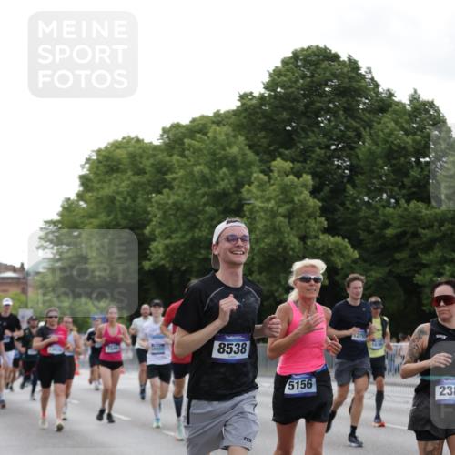 29.06.2025 - hella hamburg halbmarathon Jannik Wohlers http://msf.ph/oto/8255259 29.06.2025 10:31:35 Lombardsbrücke 1311, 1373, 2384, 2672, 3221, 3239, 3358, 3751, 3752, 3822, 4877, 4924, 5156, 5601, 6718, 6727, 7135, 7295, 7344, 7570, 7695, 7789, 7816, 7898, 8538, 10148, 10653, 11462, 12319, 12663, 12755, 13026, 14536, 14793, 15471, 16200, 16310, 17118, 17342, 17958, 18283, 18369, 18428, 18629, 18838, 18931 meine-sportfotos.de