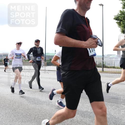 29.06.2025 - hella hamburg halbmarathon Lena Gebhardt http://msf.ph/oto/8255301 29.06.2025 10:34:19 Lombardsbrücke 1417, 1672, 1705, 1787, 2023, 2265, 2412, 2464, 2482, 2496, 2510, 2511, 2526, 2801, 2933, 3145, 3264, 3340, 3345, 3829, 3848, 4479, 4540, 4807, 4824, 4826, 5561, 5584, 5609, 5691, 6034, 6105, 6171, 6329, 6364, 6571, 6574, 7027, 7324, 7329, 7565, 7644, 7733, 8202, 8277, 8349, 8375, 8377, 8383, 8401, 8705, 8965, 9094, 9379, 9875, 10007, 10071, 10360, 10564, 10674, 11872, 13957, 16238, 16390, 16682, 16919, 17230, 18158, 18941 meine-sportfotos.de