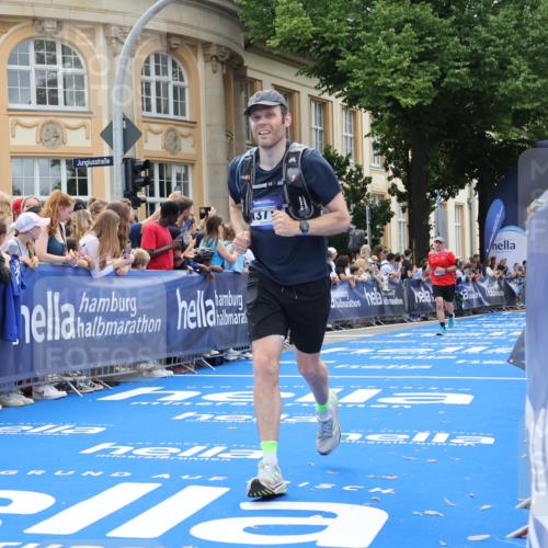 29.06.2025 - hella hamburg halbmarathon Strokosch-Dieckow http://msf.ph/oto/8255311 29.06.2025 10:41:38 Ziel 1512, 1763, 8358, 9640, 9885, 10894, 13457, 13714, 14275, 14346, 15535, 16084, 18442, 18491 meine-sportfotos.de