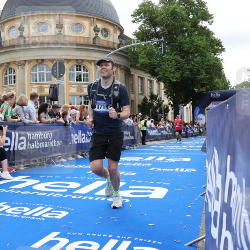 29.06.2025 - hella hamburg halbmarathon Strokosch-Dieckow http://msf.ph/oto/8255348 29.06.2025 10:41:38 Ziel 1512, 1763, 8358, 9640, 9885, 10894, 13457, 13714, 14275, 14346, 15535, 16084, 18442, 18491 meine-sportfotos.de