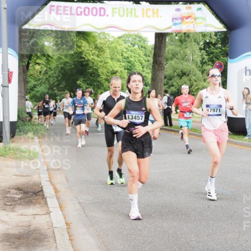 29.06.2025 - hella hamburg halbmarathon MichiJ http://msf.ph/oto/8255358 29.06.2025 10:29:21 Zwischen KM18-KM19 1912, 2797, 4303, 5050, 6429, 6495, 6771, 7774, 9640, 9979, 10783, 12292, 13457, 15493, 16201, 16347, 16580, 17971, 18192, 18802 meine-sportfotos.de