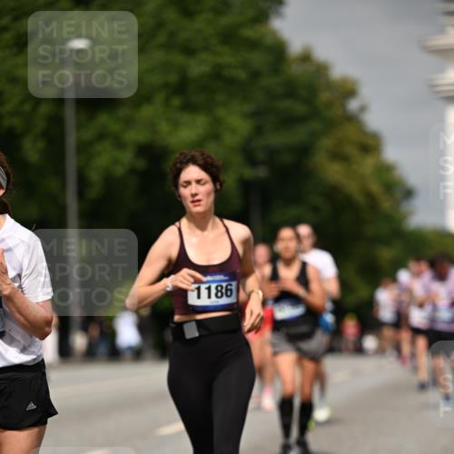 29.06.2025 - hella hamburg halbmarathon Dr. Thomas Lammeyer http://msf.ph/oto/8255372 29.06.2025 10:14:33 Kennedybrücke 1052, 1186, 1456, 5182, 5653, 5806, 7058, 8685, 9150, 9829 meine-sportfotos.de