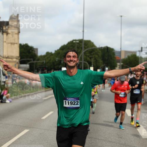 29.06.2025 - hella hamburg halbmarathon Yannick Fuchs http://msf.ph/oto/8255385 29.06.2025 10:35:47 20KM 1136, 1631, 2579, 2797, 3618, 4205, 4303, 4380, 4871, 4893, 5387, 5709, 6550, 6771, 6901, 7378, 7432, 7774, 7796, 8122, 8358, 9358, 9547, 9640, 9659, 9711, 9755, 9885, 10375, 10783, 11062, 11765, 11922, 12292, 12385, 12434, 12895, 13268, 13457, 14555, 14661, 15247, 15351, 16816, 17032, 17100, 17720, 17834, 18045, 18049, 18412, 18442, 18573, 18802 meine-sportfotos.de