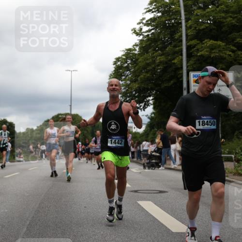 29.06.2025 - hella hamburg halbmarathon Yannick Fuchs http://msf.ph/oto/8255399 29.06.2025 10:48:13 20KM 1410, 1422, 1442, 1549, 1815, 2432, 3103, 3310, 3898, 4299, 5259, 6260, 6356, 6374, 6581, 6994, 7129, 7478, 7973, 8223, 8285, 8394, 8798, 9012, 9032, 9380, 10040, 10266, 11009, 11430, 11789, 12213, 12362, 12489, 13147, 13794, 13803, 13869, 14026, 14239, 14818, 15113, 15156, 15169, 16092, 16574, 16623, 16750, 16780, 17740, 17765, 18308, 18450, 18759, 19067, 19177 meine-sportfotos.de