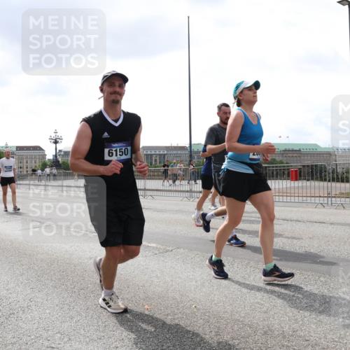 29.06.2025 - hella hamburg halbmarathon Lena Gebhardt http://msf.ph/oto/8255406 29.06.2025 10:45:50 Lombardsbrücke 1004, 1033, 1060, 1085, 1100, 1104, 1421, 1426, 1555, 1713, 1854, 1867, 1868, 1983, 2008, 2216, 2217, 2398, 2423, 2522, 2550, 2657, 2664, 2773, 2917, 2954, 2965, 2973, 3357, 3377, 4104, 4223, 4224, 4306, 4317, 4388, 4572, 5044, 5339, 5635, 5703, 5769, 5770, 5892, 5949, 6133, 6150, 6333, 6392, 6623, 6922, 7268, 7283, 7356, 7530, 7541, 7605, 7859, 7894, 8745, 9120, 9121, 9426, 9620, 10030, 10182, 10225, 10327, 10329, 10367, 10511, 11358, 11876 meine-sportfotos.de