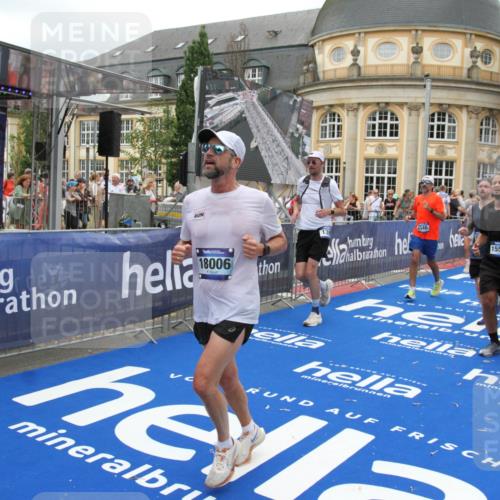 29.06.2025 - hella hamburg halbmarathon Michael Strokosch http://msf.ph/oto/8255409 29.06.2025 10:50:41 Ziel 1399, 1750, 4346, 6282, 6662, 6712, 7134, 7397, 7583, 7786, 7952, 8576, 9057, 11214, 11356, 13701, 13808, 13812, 13875, 15519, 15803, 16291, 16806, 17179, 17247, 18006, 18413, 18820 meine-sportfotos.de