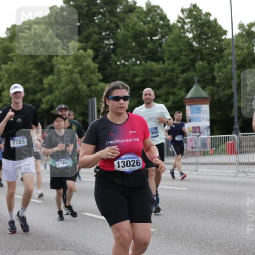 29.06.2025 - hella hamburg halbmarathon Jannik Wohlers http://msf.ph/oto/8255447 29.06.2025 10:31:41 Lombardsbrücke 1311, 1987, 2349, 2384, 2943, 3022, 3221, 3239, 3358, 3752, 3822, 4314, 4605, 4924, 5156, 5496, 5601, 5658, 5743, 6218, 6252, 6718, 6727, 7135, 7239, 7295, 7344, 7535, 7570, 7695, 7789, 7816, 7898, 8538, 10248, 10924, 11168, 11462, 12136, 12319, 12663, 12755, 12936, 13026, 13959, 13960, 14029, 14105, 14191, 14536, 14599, 15471, 16200, 17118, 17342, 17958, 18283, 18369, 18428, 18838, 18931 meine-sportfotos.de