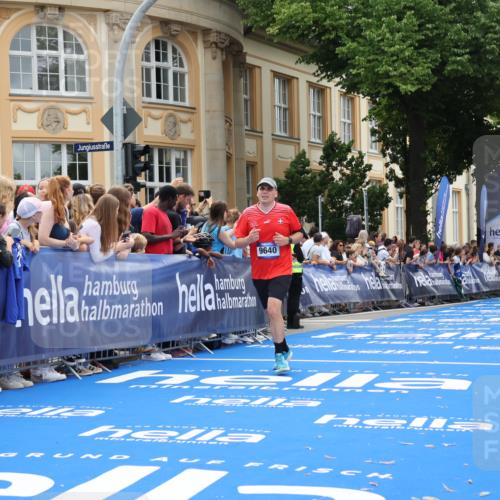 29.06.2025 - hella hamburg halbmarathon Strokosch-Dieckow http://msf.ph/oto/8255505 29.06.2025 10:41:41 Ziel 1512, 1763, 9640, 9885, 10415, 11765, 13714, 14346, 15535, 15935, 16084 meine-sportfotos.de