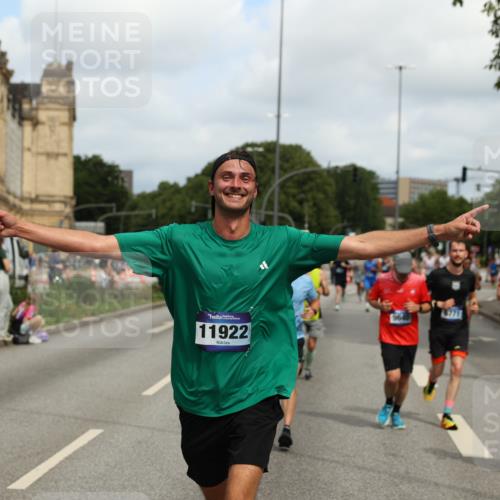 29.06.2025 - hella hamburg halbmarathon Yannick Fuchs http://msf.ph/oto/8255509 29.06.2025 10:35:47 20KM 1136, 1631, 2579, 2797, 3618, 4205, 4303, 4380, 4871, 4893, 5387, 5709, 6550, 6771, 6901, 7378, 7432, 7774, 7796, 8122, 8358, 9358, 9547, 9640, 9659, 9711, 9755, 9885, 10375, 10783, 11062, 11765, 11922, 12292, 12385, 12434, 12895, 13268, 13457, 14555, 14661, 15247, 15351, 16816, 17032, 17100, 17720, 17834, 18045, 18049, 18412, 18442, 18573, 18802 meine-sportfotos.de
