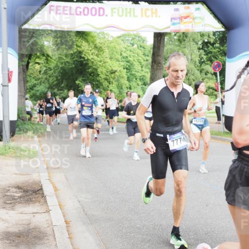 29.06.2025 - hella hamburg halbmarathon MichiJ http://msf.ph/oto/8255518 29.06.2025 10:29:22 Zwischen KM18-KM19 1677, 1912, 2797, 4303, 5050, 6429, 6495, 6771, 7774, 9540, 9640, 9979, 10783, 12292, 12895, 13457, 15493, 16201, 16347, 16580, 17971, 18192, 18802 meine-sportfotos.de