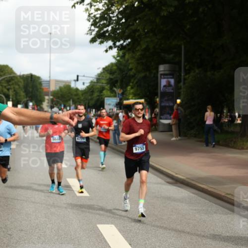 29.06.2025 - hella hamburg halbmarathon Yannick Fuchs http://msf.ph/oto/8255559 29.06.2025 10:35:47 20KM 1136, 1631, 2579, 2797, 3618, 4205, 4303, 4380, 4871, 4893, 5387, 5709, 6550, 6771, 6901, 7378, 7432, 7774, 7796, 8122, 8358, 9358, 9547, 9640, 9659, 9711, 9755, 9885, 10375, 10783, 11062, 11765, 11922, 12292, 12385, 12434, 12895, 13268, 13457, 14555, 14661, 15247, 15351, 16816, 17032, 17100, 17720, 17834, 18045, 18049, 18412, 18442, 18573, 18802 meine-sportfotos.de