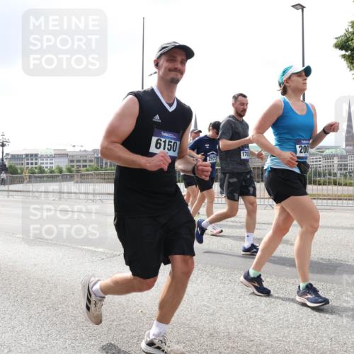 29.06.2025 - hella hamburg halbmarathon Lena Gebhardt http://msf.ph/oto/8255607 29.06.2025 10:45:50 Lombardsbrücke 1004, 1033, 1060, 1085, 1100, 1104, 1421, 1426, 1555, 1713, 1854, 1867, 1868, 1983, 2008, 2216, 2217, 2398, 2423, 2522, 2550, 2657, 2664, 2773, 2917, 2954, 2965, 2973, 3357, 3377, 4104, 4223, 4224, 4306, 4317, 4388, 4572, 5044, 5339, 5635, 5703, 5769, 5770, 5892, 5949, 6133, 6150, 6333, 6392, 6623, 6922, 7268, 7283, 7356, 7530, 7541, 7605, 7859, 7894, 8745, 9120, 9121, 9426, 9620, 10030, 10182, 10225, 10327, 10329, 10367, 10511, 11358, 11876 meine-sportfotos.de