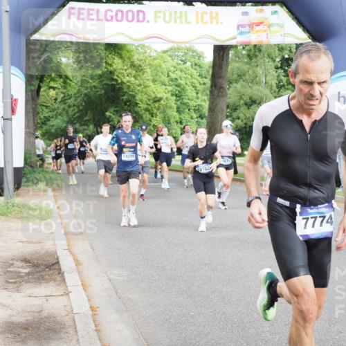 29.06.2025 - hella hamburg halbmarathon MichiJ http://msf.ph/oto/8255609 29.06.2025 10:29:22 Zwischen KM18-KM19 1677, 1912, 2797, 4303, 5050, 6429, 6495, 6771, 7774, 9540, 9640, 9979, 10783, 12292, 12895, 13457, 15493, 16201, 16347, 16580, 17971, 18192, 18802 meine-sportfotos.de