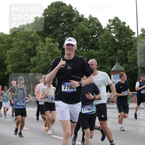 29.06.2025 - hella hamburg halbmarathon Jannik Wohlers http://msf.ph/oto/8255636 29.06.2025 10:31:42 Lombardsbrücke 1311, 1987, 2349, 2384, 2943, 3022, 3221, 3239, 3358, 3752, 3822, 4314, 4605, 4924, 5156, 5496, 5601, 5658, 5743, 6218, 6252, 6718, 6727, 7135, 7239, 7295, 7344, 7535, 7570, 7695, 7789, 7816, 8175, 8538, 10248, 10924, 11168, 11462, 12136, 12319, 12663, 12755, 12936, 13026, 13959, 13960, 14029, 14105, 14191, 14536, 14599, 15471, 16200, 17118, 17342, 17958, 18283, 18369, 18838, 18931 meine-sportfotos.de