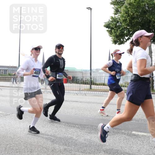 29.06.2025 - hella hamburg halbmarathon Lena Gebhardt http://msf.ph/oto/8255637 29.06.2025 10:34:20 Lombardsbrücke 1025, 1417, 1672, 1705, 1787, 2023, 2265, 2412, 2464, 2482, 2496, 2510, 2511, 2526, 2801, 2933, 3145, 3264, 3340, 3345, 3829, 3848, 4479, 4540, 4807, 4824, 4826, 5561, 5584, 5609, 5691, 6034, 6105, 6171, 6329, 6364, 6571, 6574, 7027, 7324, 7329, 7386, 7565, 7644, 7733, 8277, 8349, 8705, 8965, 9094, 9379, 9875, 10007, 10071, 10360, 10564, 10674, 11872, 13957, 16238, 16311, 16390, 16682, 16919, 17230, 18158, 18941 meine-sportfotos.de