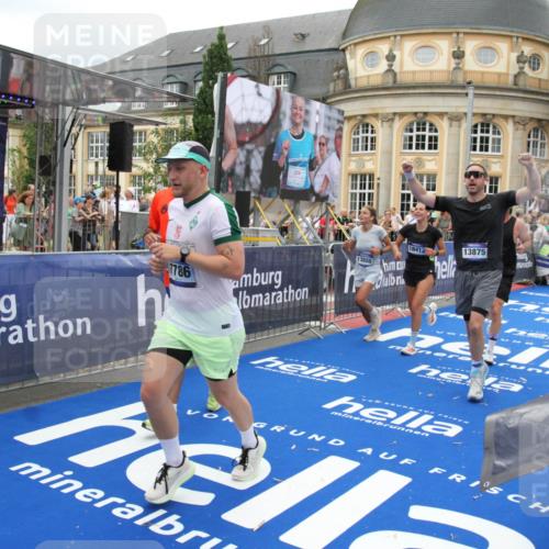 29.06.2025 - hella hamburg halbmarathon Michael Strokosch http://msf.ph/oto/8255665 29.06.2025 10:50:43 Ziel 1399, 1750, 2234, 2788, 4346, 6662, 6712, 7134, 7583, 7786, 7952, 9057, 11356, 13701, 13808, 13875, 15519, 16291, 18006, 18229, 18413, 18820 meine-sportfotos.de