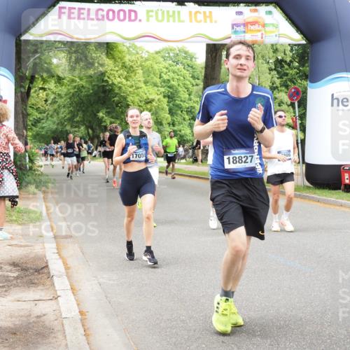 29.06.2025 - hella hamburg halbmarathon MichiJ http://msf.ph/oto/8255670 29.06.2025 10:52:36 Zwischen KM18-KM19 6590, 7826, 8405, 9736, 9737, 9994, 10736, 10886, 12371, 12473, 14607, 17059, 17707, 18726, 18827 meine-sportfotos.de