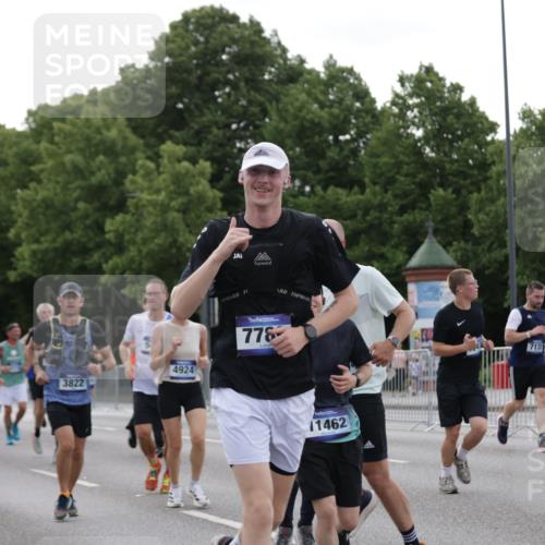 29.06.2025 - hella hamburg halbmarathon Jannik Wohlers http://msf.ph/oto/8255673 29.06.2025 10:31:42 Lombardsbrücke 1311, 1987, 2349, 2384, 2943, 3022, 3221, 3239, 3358, 3752, 3822, 4314, 4605, 4924, 5156, 5496, 5601, 5658, 5743, 6218, 6252, 6718, 6727, 7135, 7239, 7295, 7344, 7535, 7570, 7695, 7789, 7816, 8175, 8538, 10248, 10924, 11168, 11462, 12136, 12319, 12663, 12755, 12936, 13026, 13959, 13960, 14029, 14105, 14191, 14536, 14599, 15471, 16200, 17118, 17342, 17958, 18283, 18369, 18838, 18931 meine-sportfotos.de