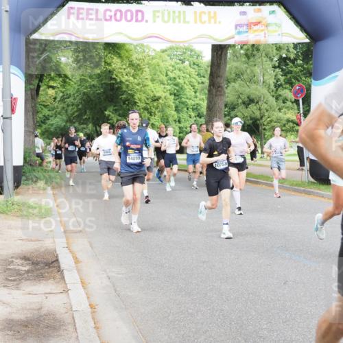 29.06.2025 - hella hamburg halbmarathon MichiJ http://msf.ph/oto/8255679 29.06.2025 10:29:23 Zwischen KM18-KM19 1677, 1912, 2797, 4303, 5050, 6429, 6495, 6771, 7774, 9540, 9640, 10783, 12292, 12895, 13457, 14899, 15493, 16201, 16347, 16580, 17971, 18412, 18802 meine-sportfotos.de