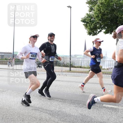 29.06.2025 - hella hamburg halbmarathon Lena Gebhardt http://msf.ph/oto/8255708 29.06.2025 10:34:20 Lombardsbrücke 1025, 1417, 1672, 1705, 1787, 2023, 2265, 2412, 2464, 2482, 2496, 2510, 2511, 2526, 2801, 2933, 3145, 3264, 3340, 3345, 3829, 3848, 4479, 4540, 4807, 4824, 4826, 5561, 5584, 5609, 5691, 6034, 6105, 6171, 6329, 6364, 6571, 6574, 7027, 7324, 7329, 7386, 7565, 7644, 7733, 8277, 8349, 8705, 8965, 9094, 9379, 9875, 10007, 10071, 10360, 10564, 10674, 11872, 13957, 16238, 16311, 16390, 16682, 16919, 17230, 18158, 18941 meine-sportfotos.de