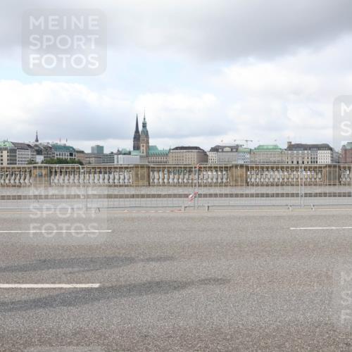 29.06.2025 - hella hamburg halbmarathon Lena Gebhardt http://msf.ph/oto/8255746 29.06.2025 09:03:19 Lombardsbrücke  meine-sportfotos.de