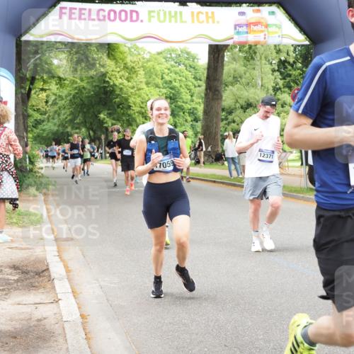 29.06.2025 - hella hamburg halbmarathon MichiJ http://msf.ph/oto/8255758 29.06.2025 10:52:37 Zwischen KM18-KM19 7826, 9736, 9737, 10736, 10886, 12371, 12473, 14607, 17059, 17707, 18726, 18827 meine-sportfotos.de