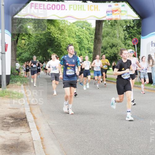29.06.2025 - hella hamburg halbmarathon MichiJ http://msf.ph/oto/8255767 29.06.2025 10:29:23 Zwischen KM18-KM19 1677, 1912, 2797, 4303, 5050, 6429, 6495, 6771, 7774, 9540, 9640, 10783, 12292, 12895, 13457, 14899, 15493, 16201, 16347, 16580, 17971, 18412, 18802 meine-sportfotos.de