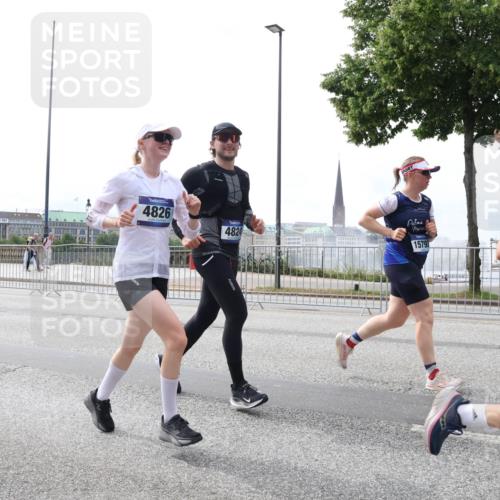 29.06.2025 - hella hamburg halbmarathon Lena Gebhardt http://msf.ph/oto/8255773 29.06.2025 10:34:20 Lombardsbrücke 1025, 1417, 1672, 1705, 1787, 2023, 2265, 2412, 2464, 2482, 2496, 2510, 2511, 2526, 2801, 2933, 3145, 3264, 3340, 3345, 3829, 3848, 4479, 4540, 4807, 4824, 4826, 5561, 5584, 5609, 5691, 6034, 6105, 6171, 6329, 6364, 6571, 6574, 7027, 7324, 7329, 7386, 7565, 7644, 7733, 8277, 8349, 8705, 8965, 9094, 9379, 9875, 10007, 10071, 10360, 10564, 10674, 11872, 13957, 16238, 16311, 16390, 16682, 16919, 17230, 18158, 18941 meine-sportfotos.de