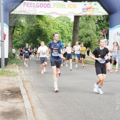 29.06.2025 - hella hamburg halbmarathon MichiJ http://msf.ph/oto/8255810 29.06.2025 10:29:23 Zwischen KM18-KM19 1677, 1912, 2797, 4303, 5050, 6429, 6495, 6771, 7774, 9540, 9640, 10783, 12292, 12895, 13457, 14899, 15493, 16201, 16347, 16580, 17971, 18412, 18802 meine-sportfotos.de