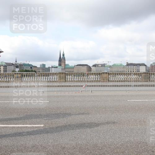 29.06.2025 - hella hamburg halbmarathon Lena Gebhardt http://msf.ph/oto/8255839 29.06.2025 09:03:19 Lombardsbrücke  meine-sportfotos.de